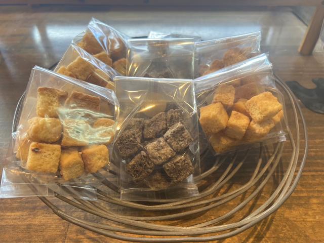 当店自慢の食パンをラスクに！